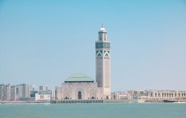 Hassan II Mosque in Casablanca with its towering minaret and Atlantic Ocean backdrop during the 10 days in morocco tour from Casablanca.