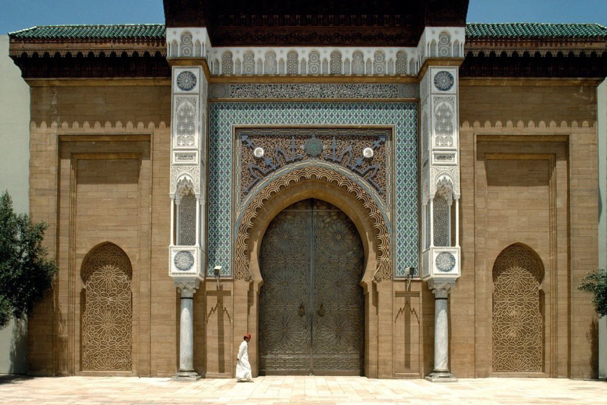 Exterior view of the Royal Palace of Casablanca, a symbol of Morocco’s regal heritage and architectural beauty.